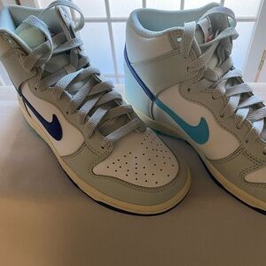 NEW NIKE Summit Dunk High tops-Boy’s size 4.5. White Baltic